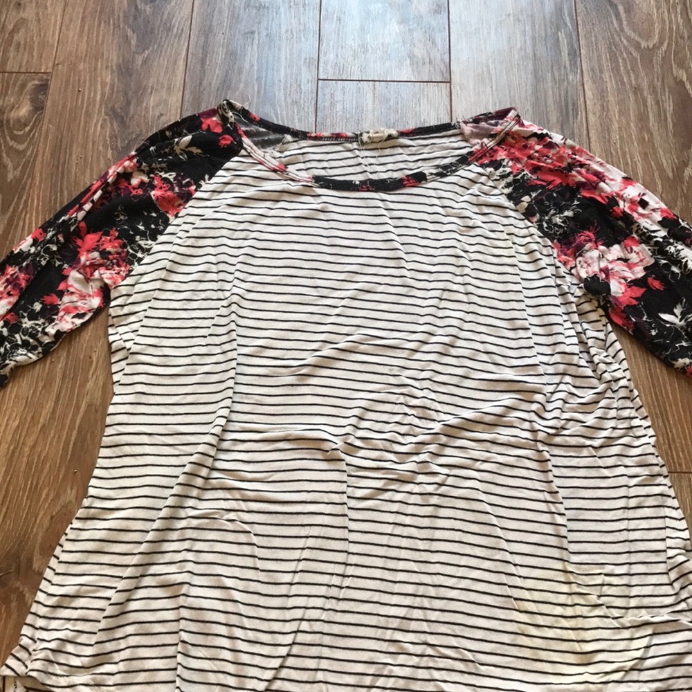 Pretty floral baseball tee. Perfect for Spring!